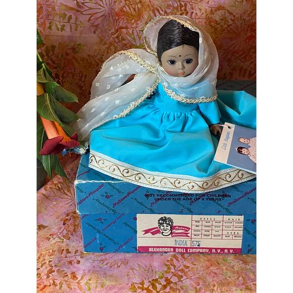 Vintage Madame Alexander Doll India #575 8” International Tag Box & Stand 1980s - Picture 5 of 6